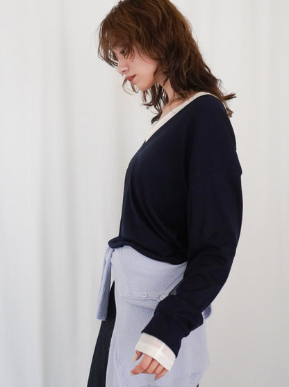 Deep V-neck プルオーバーニット