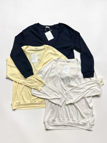 Deep V-neck プルオーバーニット