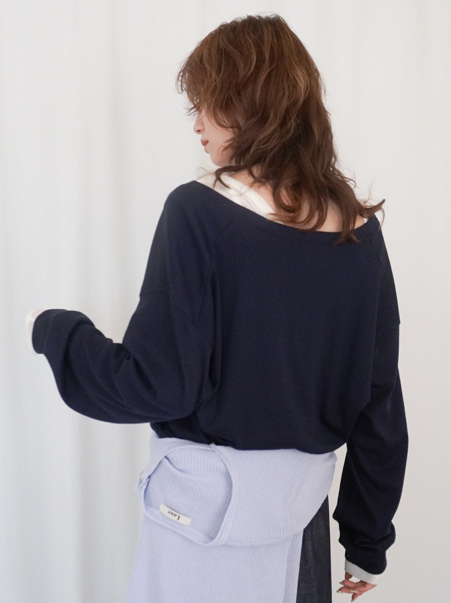 Deep V-neck プルオーバーニット