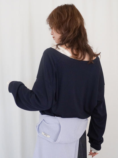 Deep V-neck プルオーバーニット
