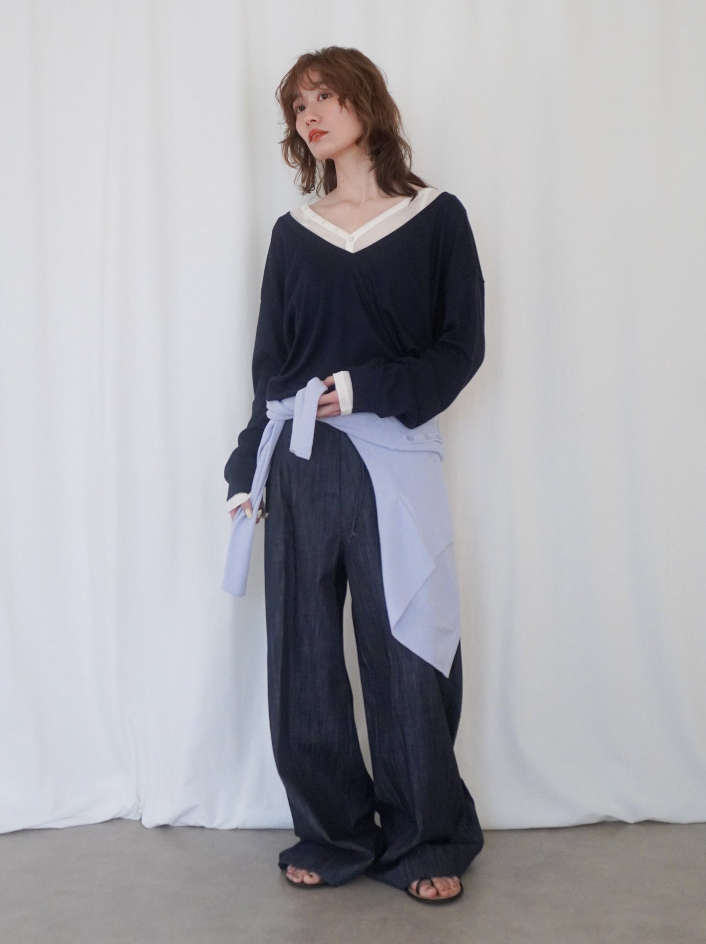 Deep V-neck プルオーバーニット