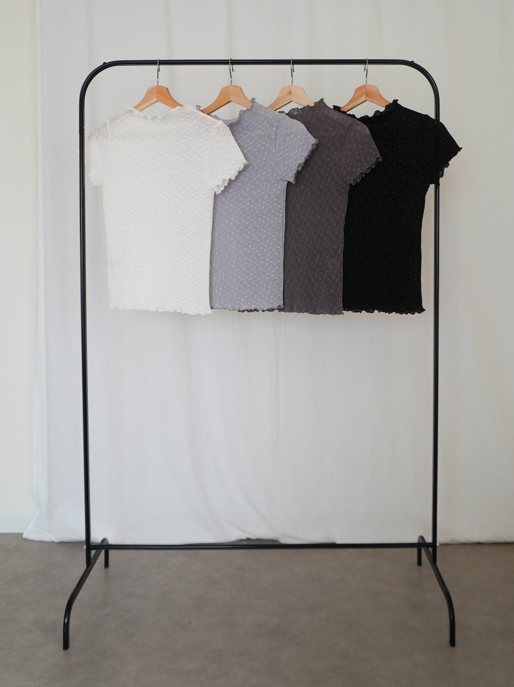 Puff textured sheer メロウハイネックトップス