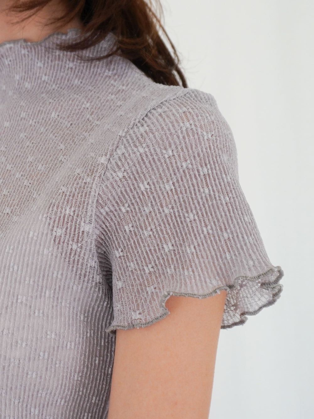 Puff textured sheer メロウハイネックトップス