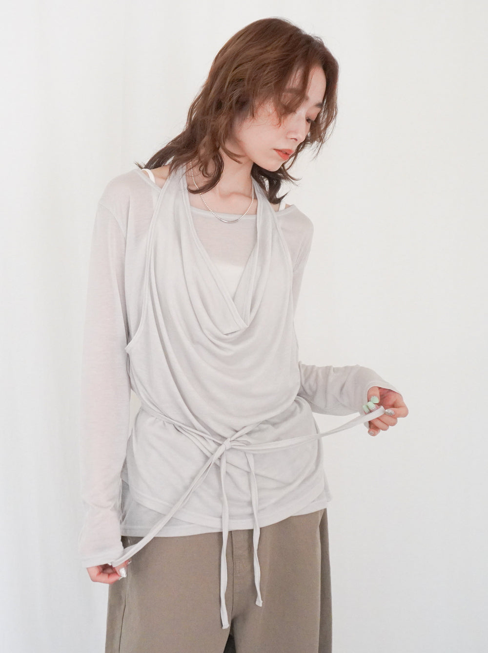 Halter layered ドレープラウンドネックトップス