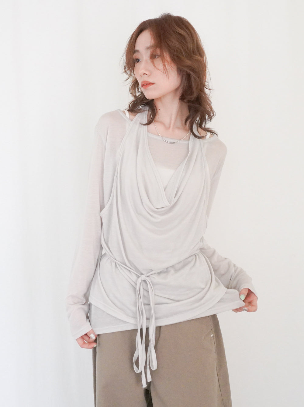 Halter layered ドレープラウンドネックトップス