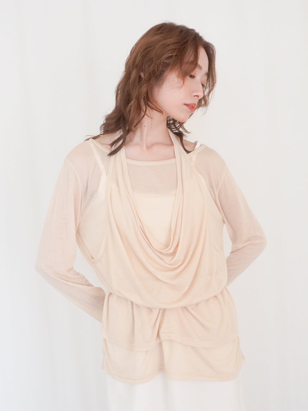 Halter layered ドレープラウンドネックトップス