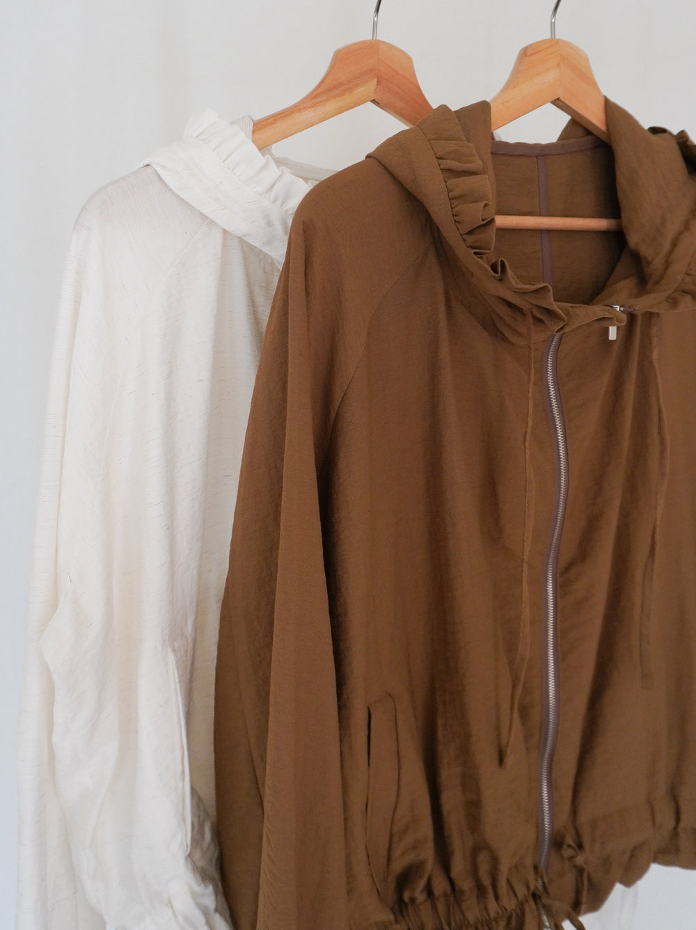 Drawstring zip-up フリルフーディージャケット