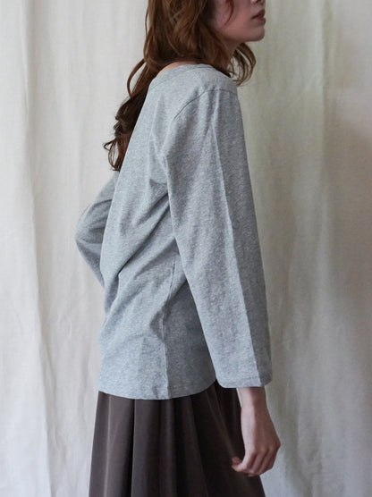 Soft scoop ヘンリーネックカットソー