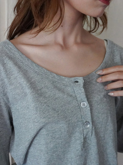 Soft scoop ヘンリーネックカットソー