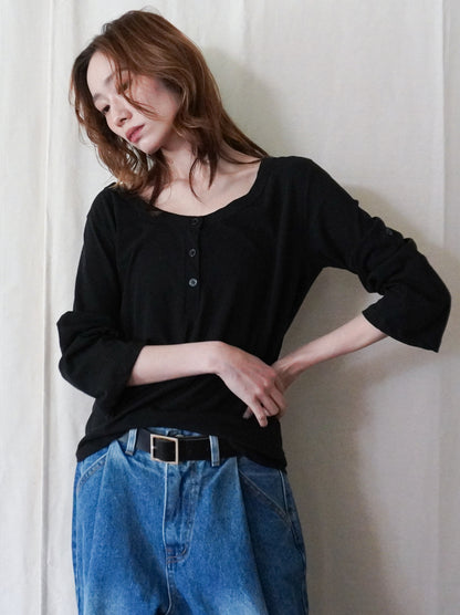 Soft scoop ヘンリーネックカットソー